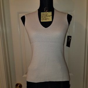 #642 NWT Axcess Liz Claiborne White Ribbed S Top